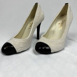 CHANEL Pearl encrusted Pumps. Size 37/6